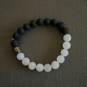 Black and white beaded bracelet